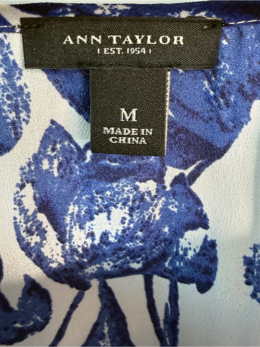 ANN TAYLOR Blue and White Floral Blouse Top Medium - Picture 2 of 7